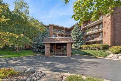 404 - 51 Old Oak Drive, Condo with 2 bedrooms, 2 bathrooms and 1 parking in Buffalo Grove IL | Image 1