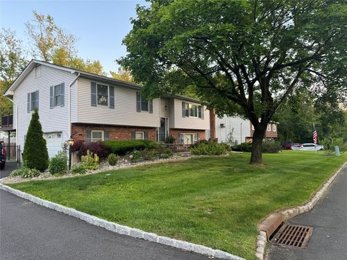 33 Lake Nanuet Dr, Nanuet, NY, 10954-3512 | Card Image