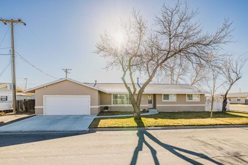 806 Wilson Ave, Battle Mountain, NV, 89820-2160 | Card Image