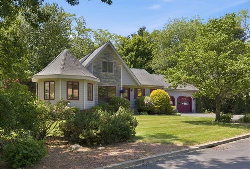 32 Briarwood Rd, Lincoln, RI, 02865-1003 | Card Image