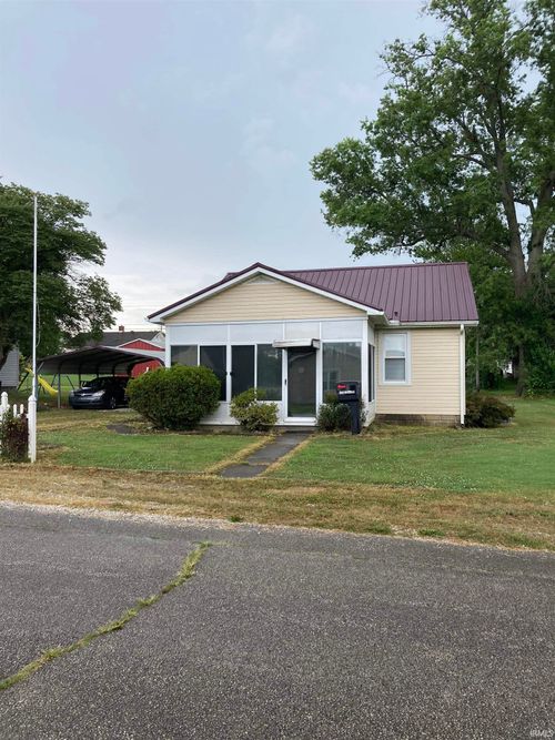 117 N 3rd Ave, Oakland City, IN, 47660-1011 | Card Image