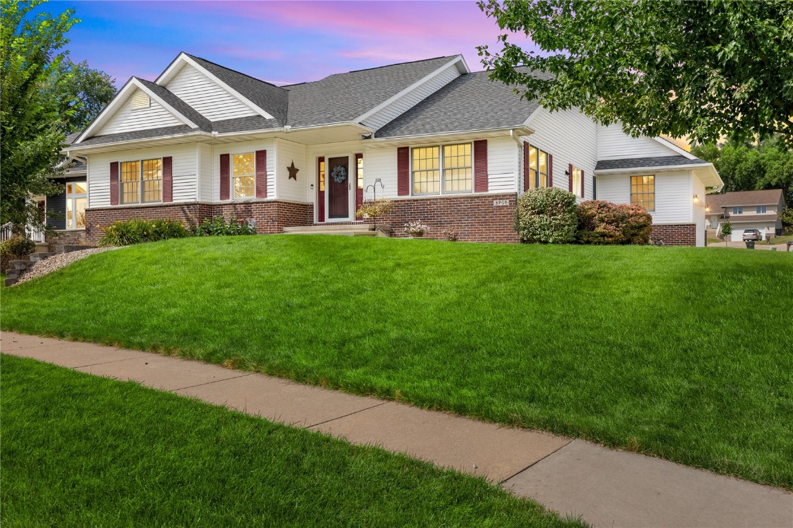 Jackson Dr, Cedar Rapids, IA 52405
