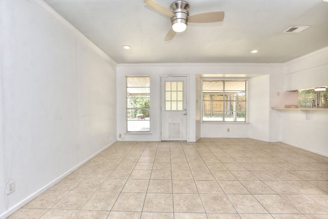 Family Room/Dining Area | Image 10