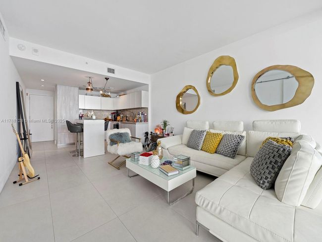 UNIT-2805 - 3131 Ne 7 Th Ave, Condo with 2 bedrooms, 2 bathrooms and null parking in Miami FL | Image 5