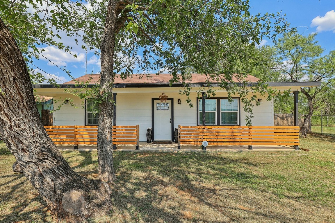 River Oaks Dr, Kingsland, TX 78639