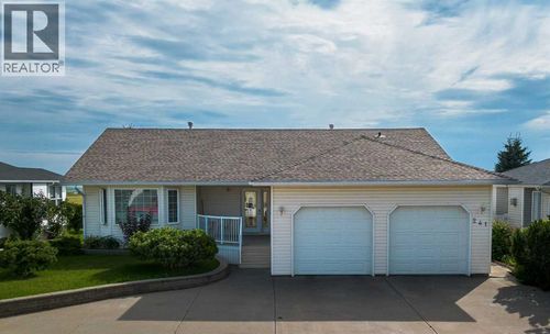 241 11 St Se, Three Hills, AB, T0M2A0 | Card Image