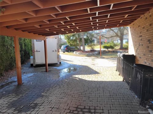 5549 Perrytown Dr, West Bloomfield, MI, 48322-1505 | Card Image