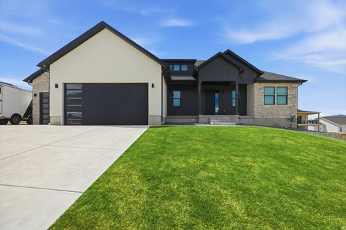1138 E 200 N, Hyde Park, UT, 84318-4806 | Card Image