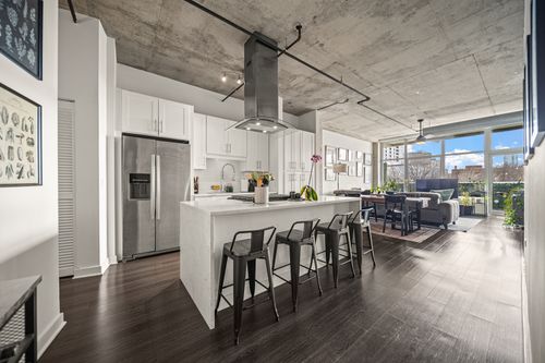 312-50 E 16th St, Chicago, IL, 60616-2377 | Card Image