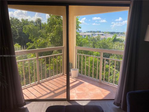 apt-538-8290 Lake Dr, Doral, FL, 33166-4677 | Card Image