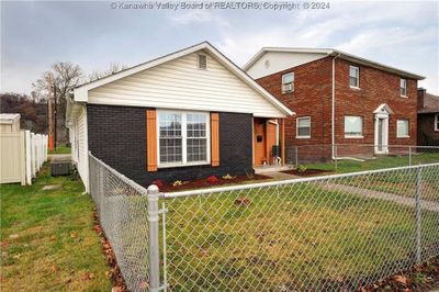 33 Mac Corkle Avenue Sw, House other with 3 bedrooms, 1 bathrooms and null parking in South Charleston WV | Image 2