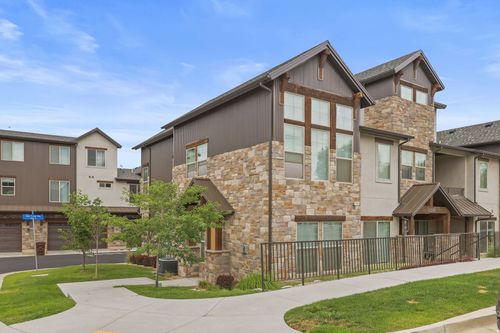 10392 S Beetdigger Blvd, Sandy, UT, 84070-1345 | Card Image