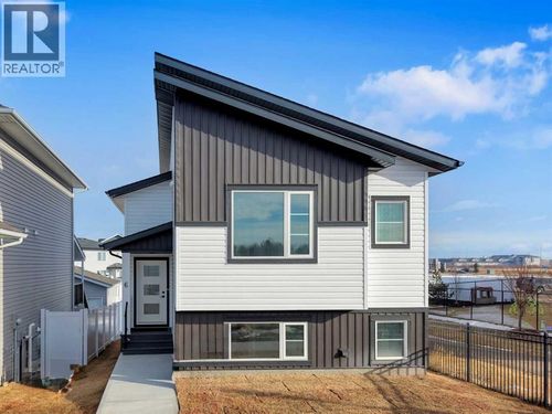 6 Memorial Pky, Red Deer County, AB, T4E3B7 | Card Image