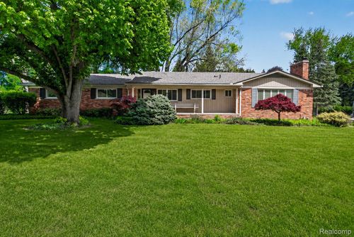 857 Helston Rd, Bloomfield Hills, MI, 48304-2017 | Card Image