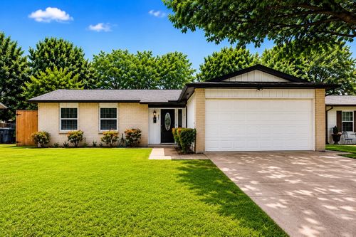 8617 Flicker Ln, Dallas, TX, 75238-3832 | Card Image