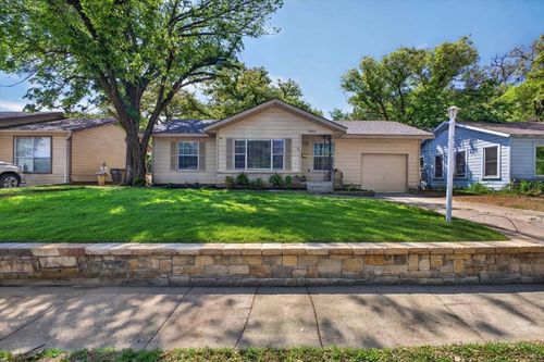 6828 Greenlee St, Fort Worth, TX, 76112-5634 | Card Image