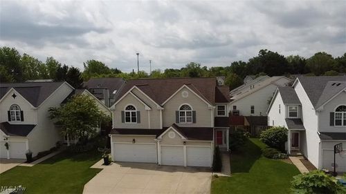 23275 Chandlers Ln, Olmsted Falls, OH, 44138-3221 | Card Image