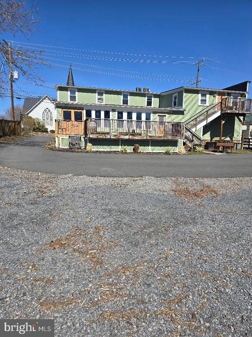 6 W Loudoun St, Round Hill, VA, 20141-2621 | Card Image