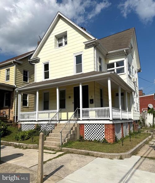 3 N Water St, SPRING GROVE, PA, 17362-1031 | Card Image