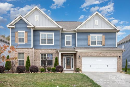 654 Iron Horse Ln, Midland, NC, 28107-7512 | Card Image