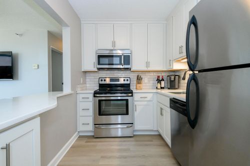 1660 N Prospect Ave, Milwaukee, WI, 53202-2400 | Card Image