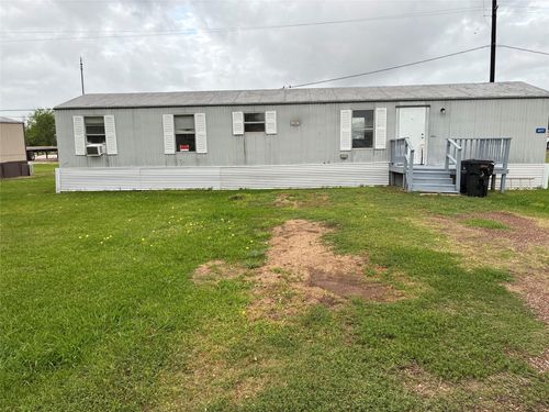 6977 Leann Ln, Wallis, TX, 77485-1403 | Card Image