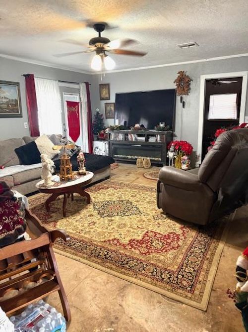 723 E 9th St, Cordell, OK, 73632-2231 | Card Image