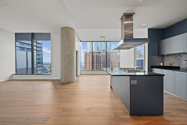 APT-2011 - 210 Lavaca St, Condo with 2 bedrooms, 3 bathrooms and 2 parking in Austin TX | Image 5