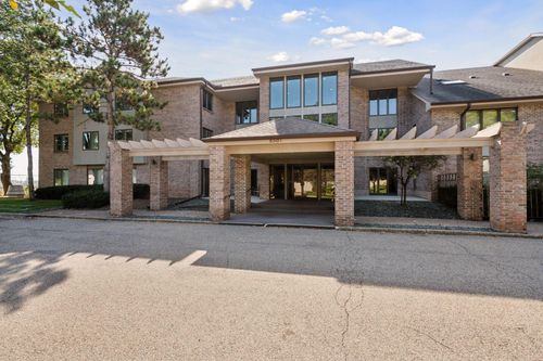 apt-203-5501 Village Dr, Edina, MN, 55439-1948 | Card Image