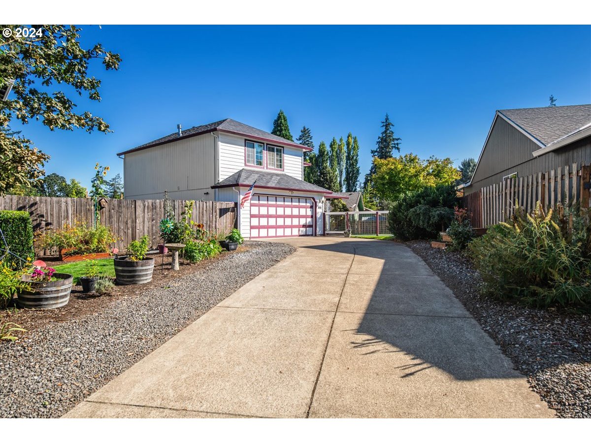 Lilly Ct, Newberg, OR 97132