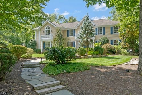 15 Wilderness Trl, Warren, NJ, 07059-5549 | Card Image