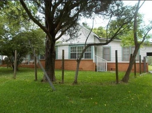 435 E Avenue J, Silsbee, TX, 77656-4931 | Card Image