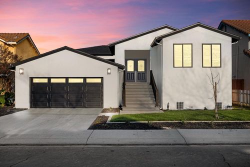 1121 Crater Ave, Modesto, CA, 95351 | Card Image