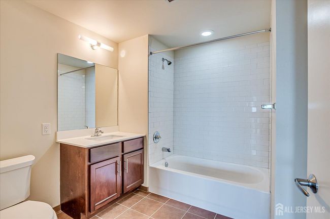 APT-2107 - 110 Somerset St, Townhouse with 2 bedrooms, 2 bathrooms and null parking in New Brunswick NJ | Image 34