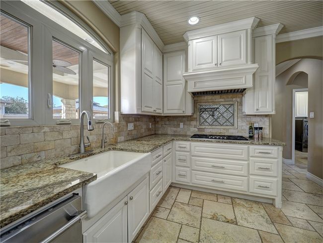 Ample counter space | Image 11