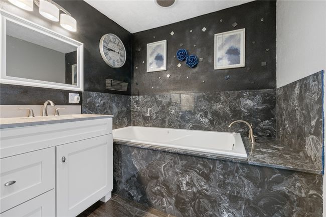 Primary Bathroom | Image 21