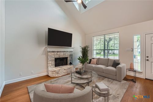 2033 Northview Dr, San Marcos, TX, 78666-2294 | Card Image