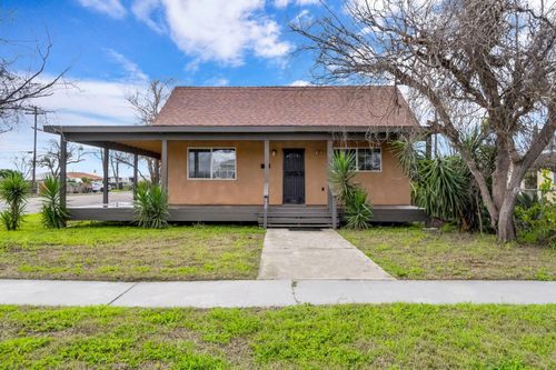 430 S 6th St, Fowler, CA, 93625-2621 | Card Image