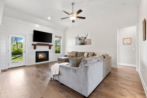 1021 C P Stewart Blvd, Lebanon, TN, 37087-1729 | Card Image