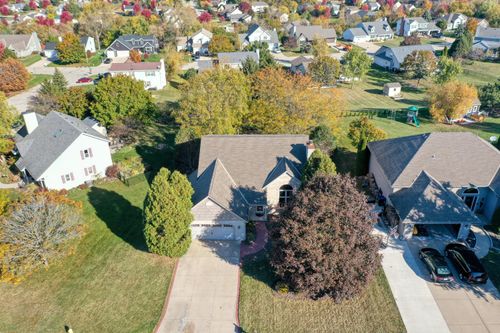 2337504 Highview Dr, Sussex, WI, 53089-2052 | Card Image