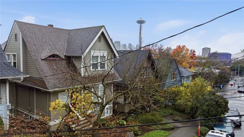 708 Warren Ave N, Seattle, WA, 98109-4027 | Card Image