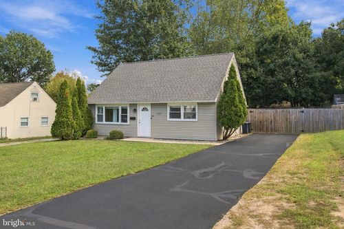 122 Stratford Ave, Ewing, NJ, 08618-1928 | Card Image