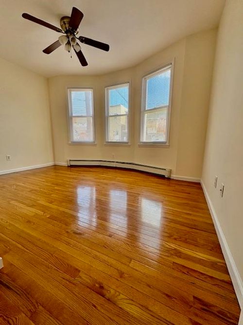 apt-5-117-115-117 Avenue E, Bayonne, NJ, 07002-4438 | Card Image
