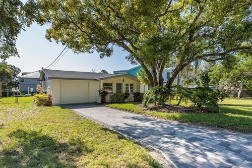 3318 Pineview Dr, HOLIDAY, FL, 34691-9732 | Card Image
