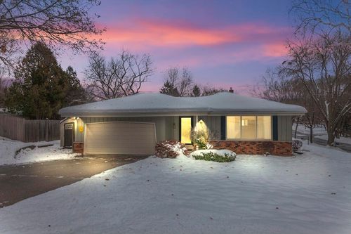 205 Crestwood Dr, Waukesha, WI, 53188-4513 | Card Image