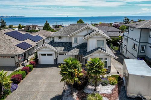 {{alt}} | Card Image