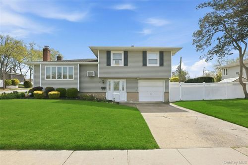 87 Stephen Dr, Plainview, NY, 11803-5726 | Card Image