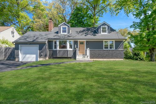 81 E 24th Street, Huntington, NY, 11746 | Card Image