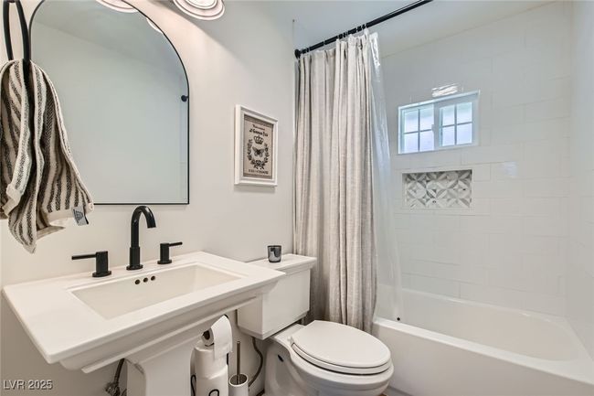 Full bathroom with toilet and shower / bath combo with shower curtain | Image 17