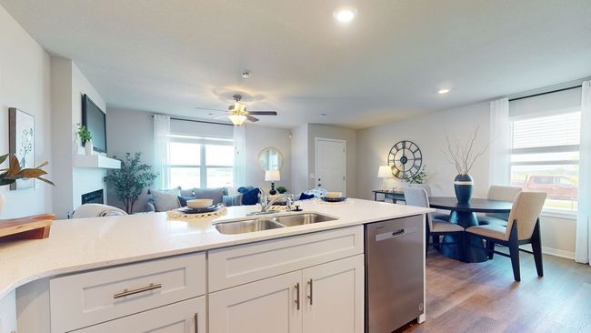 15368 Coyote Dr, Condo with 3 bedrooms, 3 bathrooms and null parking in Urbandale IA | Image 9